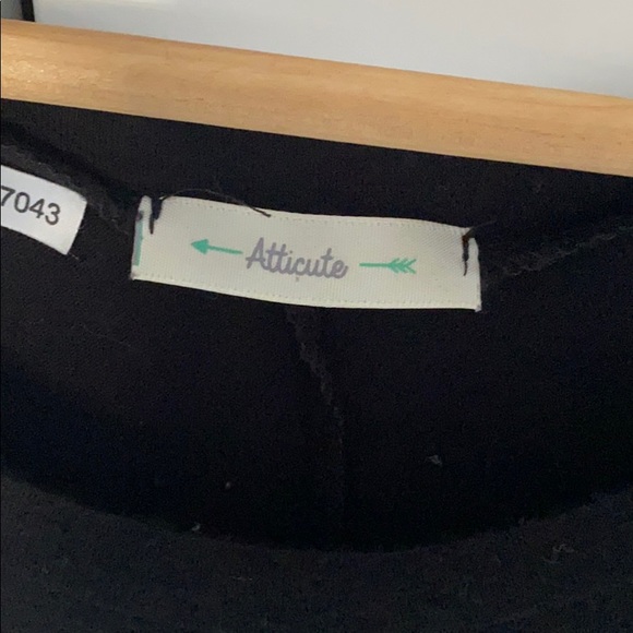 Black sleeveless top with gold lettering size M - Picture 3 of 3